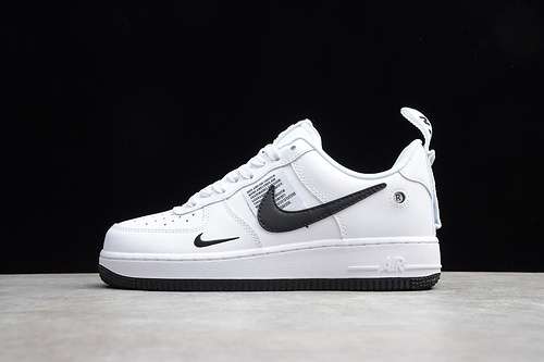 CQ4611100AIR FORCE 1 LOW LV8 UTILITY WHITEWHITEBLACKWOMAN3639MAN4045