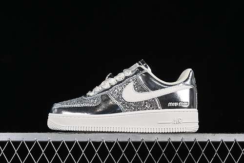 340AF2406010AIR FORCE 1 07 LOW TIME IMPRINT WHITESILVERWOMAN3639MAN4045