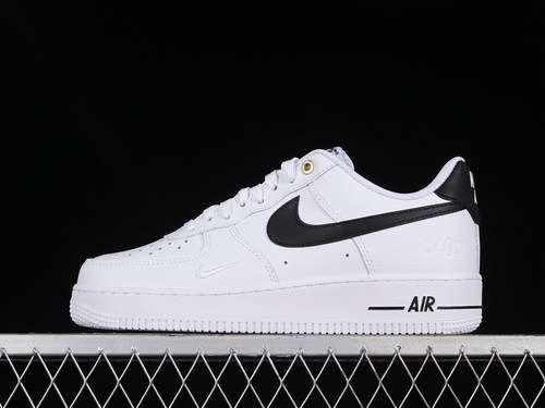 300DQ7658100AIR FORCE 1 LOW 07 LV8 40TH ANNIVERSARY WHITEBLACKWHITEMETALLIC GOLD
