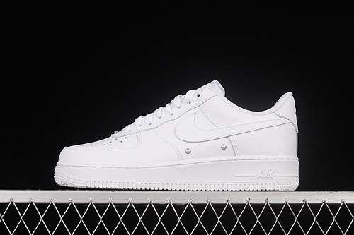 320DQ0231100AIR FORCE 1 07 LOW WHITEWHITEWHITEWOMAN3639MAN4045