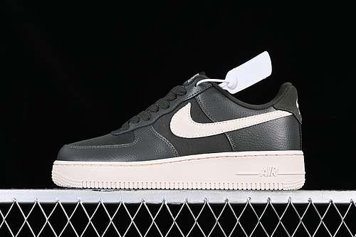 280DV7186301AIR FORCE 1 07 LOW BLACKGREYWOMAN3639MAN4045