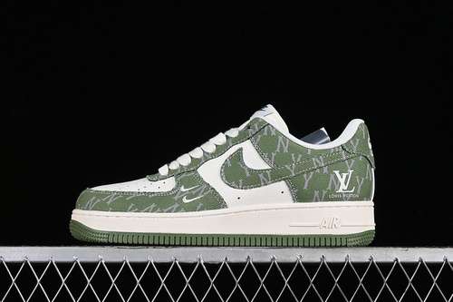 340HD1968029AIR FORCE 1 07 LOW LV WHITEGREENWOMAN3639MAN4045