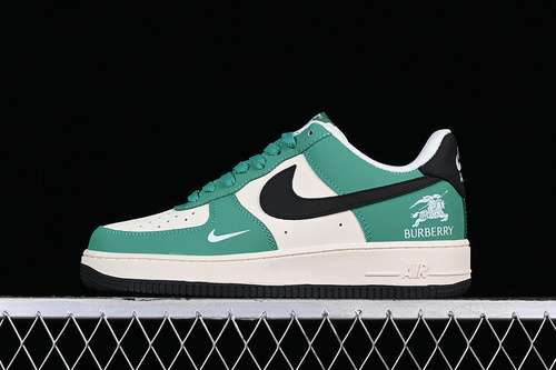 320BS9055708AIR FORCE 1 07 LOW WHITEBLACKGREENWOMAN3639MAN4045