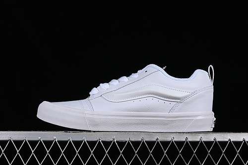 230VN0009QCW00VANS CLASSICS KNU SKOOL WHITEGREYBLACKWOMAN3539MAN4045