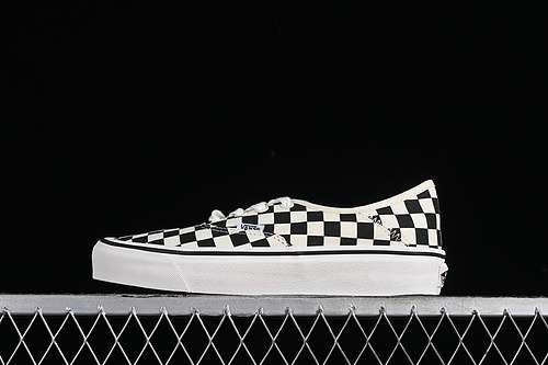210VN0A4BX5BPSVANS AUTHENTIC VR3 SF WHITEBLACKWOMAN3539MAN4044