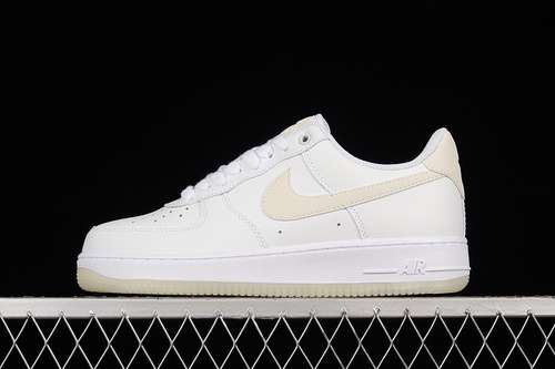 300AO2132101AIR FORCE 1 LOW 07 ESSENTIAL WHITEWHITEWHITEWOMAN3639MAN4045