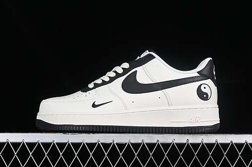 320BG110711AIR FORCE 1 07 LOW WHITEBLACKWOMAN3639MAN4045