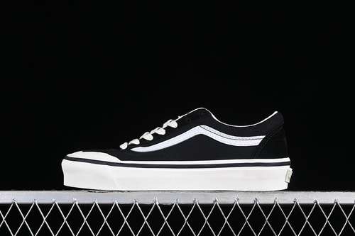 230VN000MT6BPOVANS OLD SKOOL REISSUE 136 WHITEBLACKWOMAN3539MAN4044