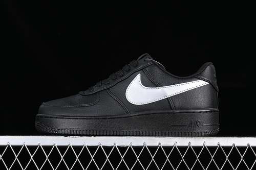 320CI9553031AIR FORCE 1 07 LOW SILVERBLACKWOMAN3639MAN4045