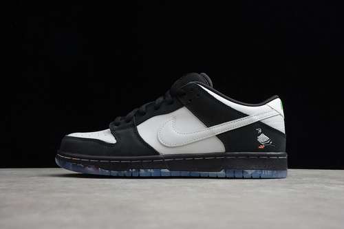 550BV1310013SB DUNK LOW PANDA PIGEON BLACKGREEN GUSTOWHITEUNISEX35475