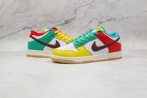 420DH0952100SB DUNK LOW SE FREE99 WHITELIGHT CHOCOLATEROMA GREENUNSIEX36475