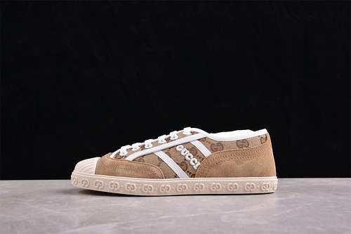 380GUCCI A LIGHT LUXURY PIECE FROM GUCCIx27S SPRING CATWALK BROWNWHITEUNISEX3545