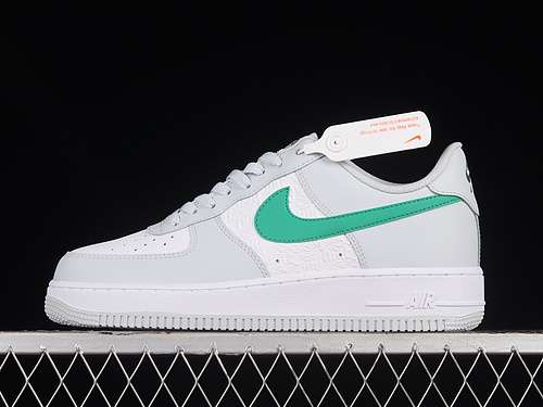 280FD0667001AIR FORCE 1 LOW EMBOSSED HOOPSPINE GREENWOMAN3639MAN4045