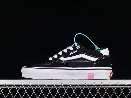 250VN0A5JIC6BTROWAN SKATE BOARDING BLACKBLACKWHITEWOMAN3539MAN4044