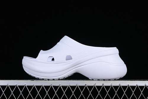 270W1S8E9000BALENCIAGA POOL CROCS WHITEWOMAN3640