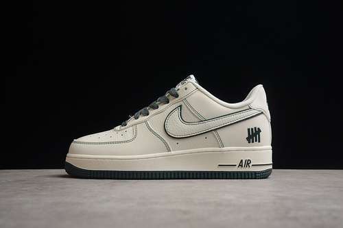 340UN3699066UNDEFEATED X AIR FORCE 1 LOW WHITEDARK GREENWHITEWOMAN3639MAN4045