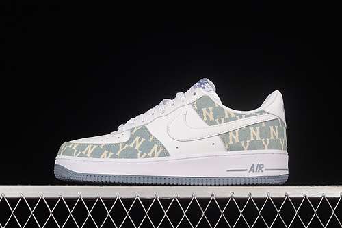 300315122442AIR FORCE 1 07 LOW WHITELIGHT BLUEWHITEWOMAN3639MAN4045
