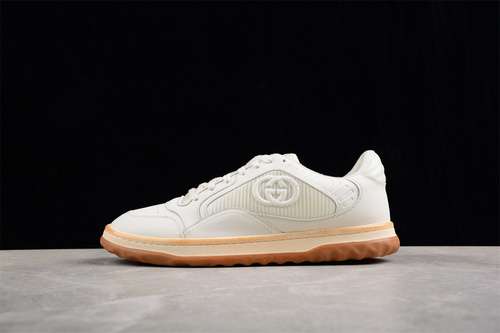 480MAC80GUCCI THROWS IT BACK WITH THE RETROINSPIRED WHITEWOMAN3539MAN4044
