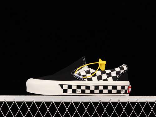 250VN0A38F7RA9CLASSIC SLIPON SIDEWALL CHECK BLACKWHITEWOMAN3539MAN4044