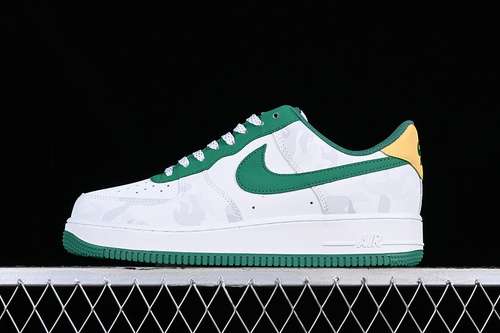 320DV1588001AIR FORCE 1 07 LOW WHITEGREENWOMAN3639MAN4045