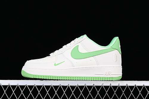 320BS9055752AIR FORCE 1 07 LOW WHITEGREENWOMAN3639MAN4045