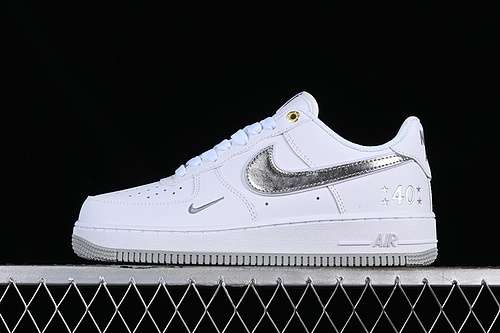 320XP9688760AIR FORCE 1 07 LOW WHITESILVERWOMAN3639MAN4045
