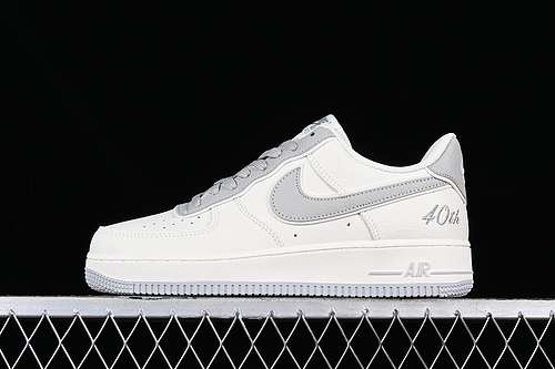 340JF1983561AIR FORCE 1 07 LOW 40TH WHITEGREYWOMAN3639MAN4045