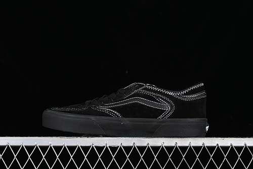 240VN0008QSEJVVANS ROWLEY CLASSICS BLACKWHITEWOMAN3539MAN4044