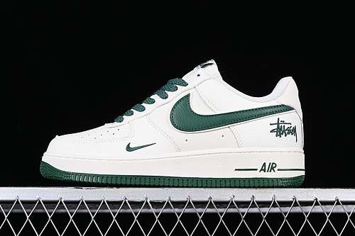 320AE1686106AIR FORCE 1 07 LOW WHITEGREENWOMAN3639MAN4045