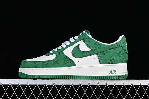 320CW2288111AIR FORCE 1 07 LOW WHITEGREENWOMAN3639MAN4045
