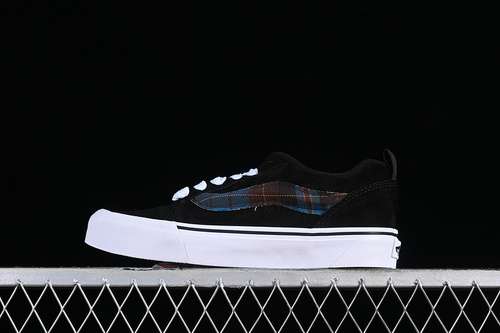 220VN0006YCBXGVANS CLASSICS KNU SKOOL WHITEBLACKBLUEWOMAN3539MAN4045