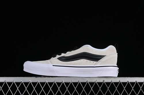 220VN0009QC02YVANS CLASSICS KNU SKOOL WHITEBLACKGREYWOMAN3539MAN4044
