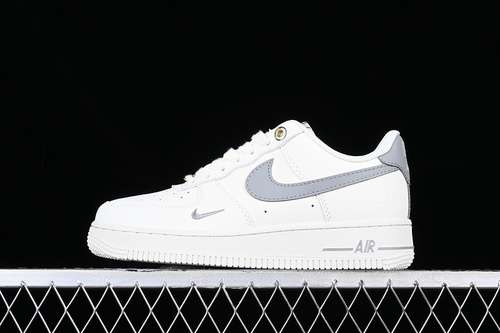 300DQ7658106AIR FORCE 1 07 LOW WHITEGREYWOMAN3639MAN4045