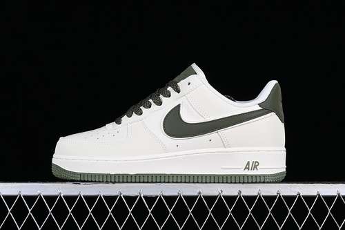320GL6835008AIR FORCE 1 07 LOW WHITEGREENWOMAN3639MAN4045