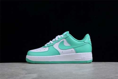 340BS8871104AIR FORCE 1 LOW 07 GREENGREENWHITEWOMAN3639MAN4045