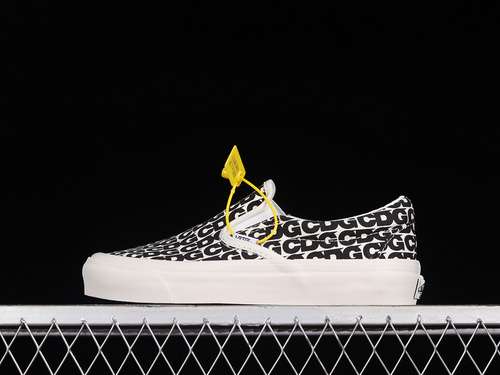 230VN0A33TASHM1COMME DES GARCONS X SLIPON CDG BLACKWHITEWHITEWOMAN3539MAN4044
