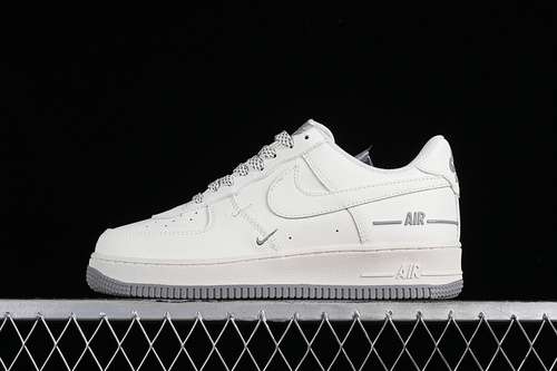 320CJ1379603AIR FORCE 1 07 LOW WHITEGREYWOMAN3639MAN4045