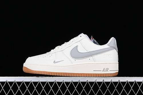 320WA0531303AIR FORCE 1 07 LOW OFF WHITEGREYBROWNWOMAN3639MAN4045
