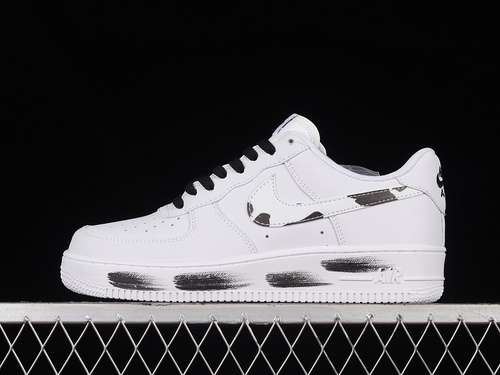 300DE0023001AIR FORCE 1 LOW 07 WHITEWHITEBLACKWOMAN3639MAN4045