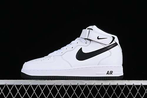 300DV0806101AIR FORCE 1 07 MID WHITEWHITEBLACKWOMAN3639MAN4045