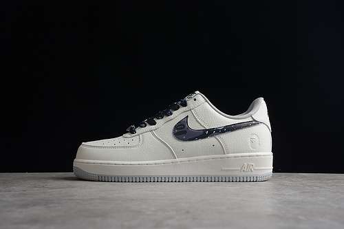 340AA1356115AIR FORCE 1 LOW WHITEWHITEBLACKWOMAN3639MAN4045