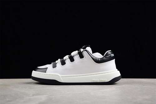 390MIUMIU WHITEBLACKWOMAN3540