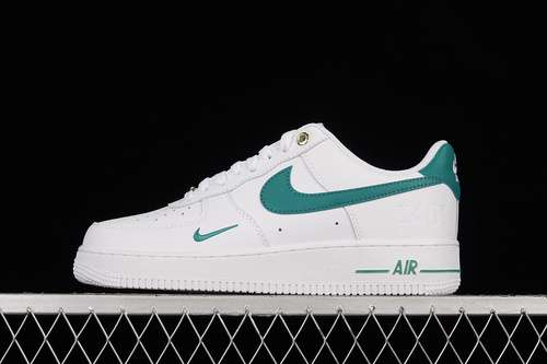 300DQ7658101AIR FORCE 1 LOW SAILMALACHITEWHITEMETALLIC GOLDWOMAN3639MAN4045