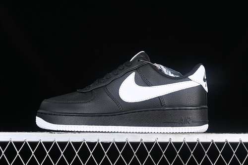320CI9553061AIR FORCE 1 07 LOW WHITEBLACKWOMAN3639MAN4045
