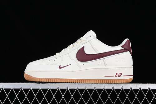 320WA0531308AIR FORCE 1 07 LOW WHITEREDWOMAN3639MAN4045
