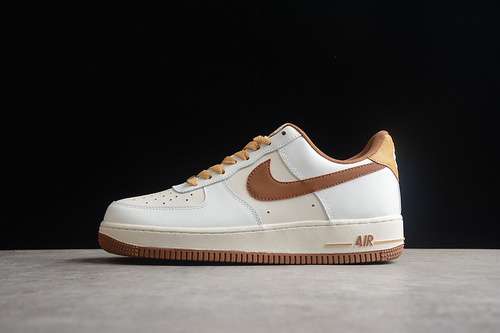 340CW3388204AIR FORCE 1 LOW WHITEWHITEBROWNWOMAN3639MAN4045