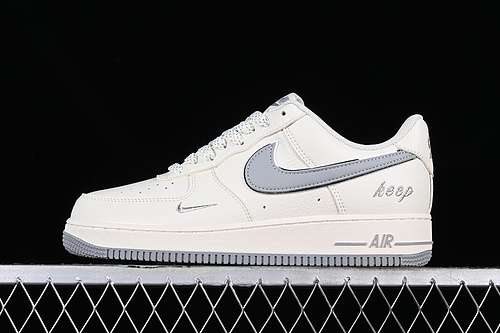 300CW2288111AIR FORCE 1 07 LOW WHITEGREYSILVERWOMAN3639MAN4045