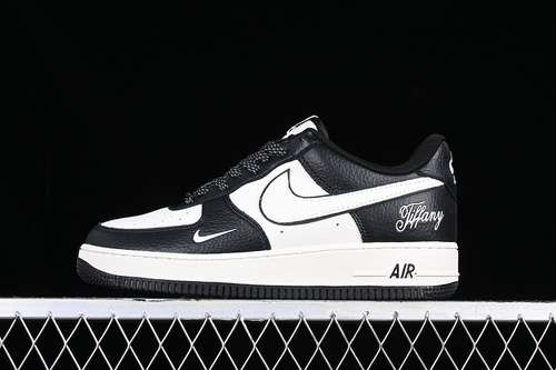 320AE1686003AIR FORCE 1 07 LOW WHITEBLACKWOMAN3639MAN4045