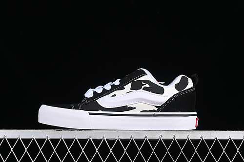 230VN0009QCB9PVANS CLASSICS KNU SKOOL WHITEBLACKWOMAN3539MAN4044