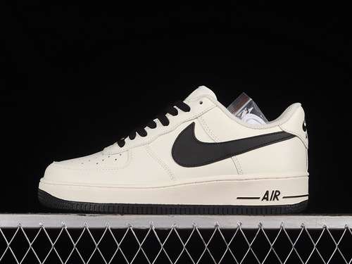 320SP0758023AIR FORCE 1 07 LOW BLACKOFF WHITEWOMAN3639MAN4045